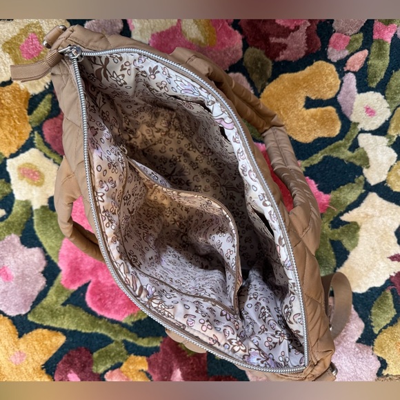 New with tags Vera Bradley Small Multi Strap Tote Bag in Meadowlark Tan - Picture 13 of 13